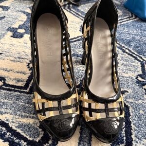 Chanel Woven Heels black & white